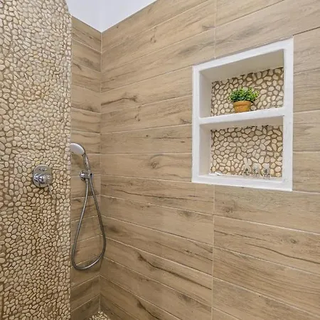 Ocean Blue * Agiassos